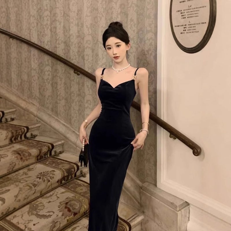 Velvet Dress For Women In , Elegant Lady Suspender Skirt Design, Pleated Waist And Hip Skirt - Image 4