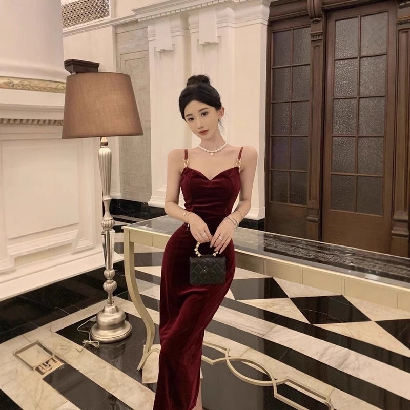 Velvet Dress For Women In , Elegant Lady Suspender Skirt Design, Pleated Waist And Hip Skirt - Image 3