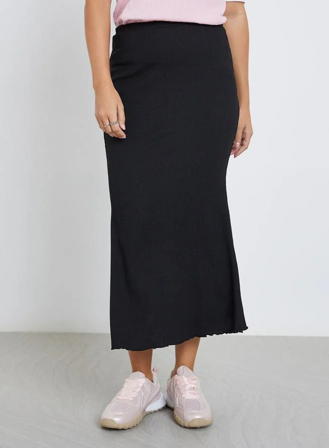 ستايلي تنورة ميدي بتفاصيل بارزة الملمس