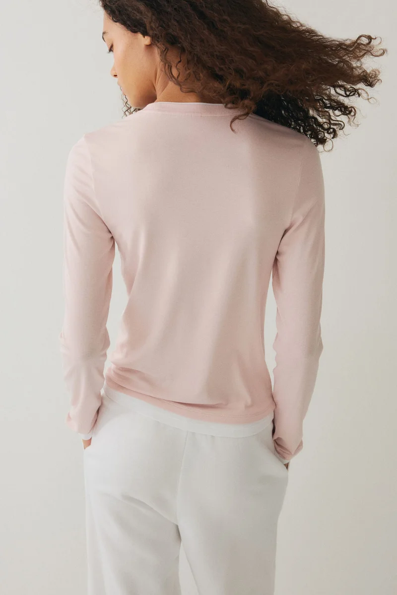 اتش اند ام بلوزة بمظهر متناسق