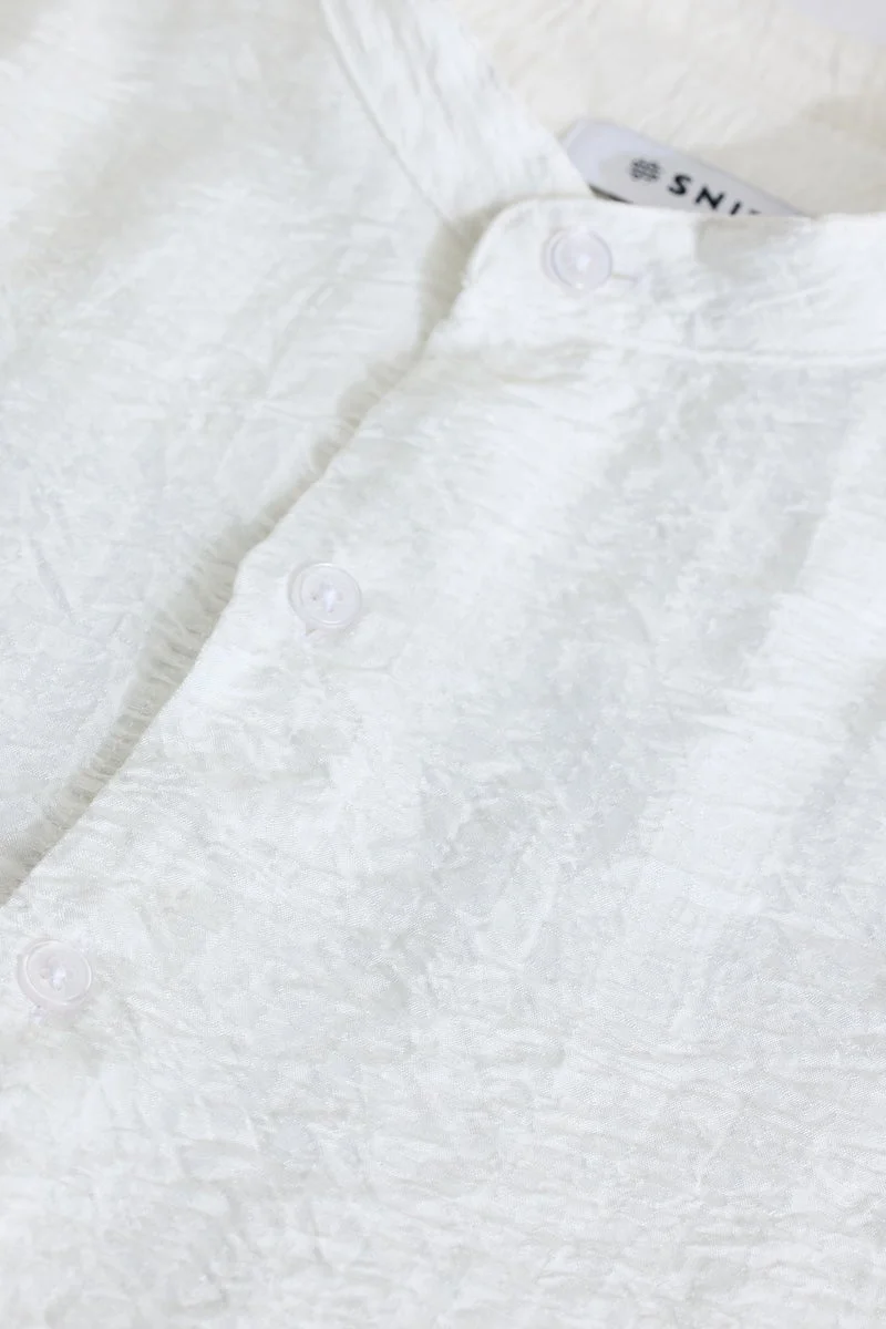 سنيتش قميص أبيض بقصة عادية مقاس كبير بنقشة بارزة