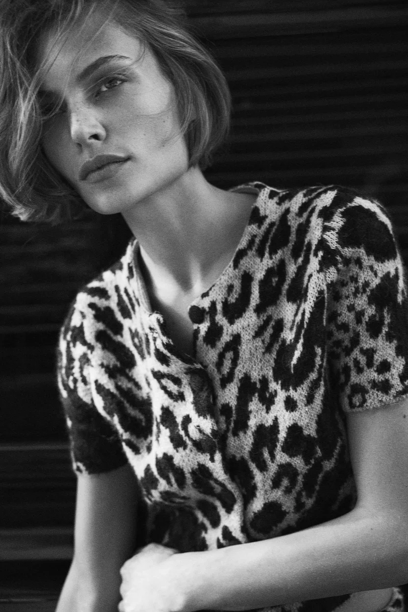 اتش اند ام كارديغان من الجاكار المحبوك