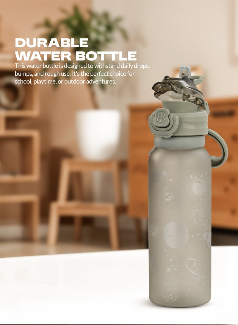 BAYBEE 900ML Sipper Water Bottle for Kids with Flip Top Lid, Creative Design & Carry Rope | Stay Hydrated with Kids Water Bottle for School | Kids Water Bottle for Boy Girl Grey - Image 4
