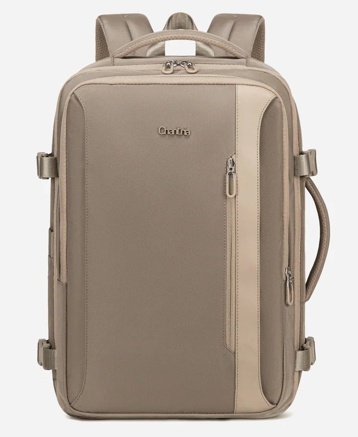شانتريا CB00617 استعد لتجربة سفر مريحة ومنظمة مع حقيبة الظهر العصرية من Chantria. تم تصميم هذه الحقيبة لتجمع بين الأناقة والعملية، مما يجعلها الخيار المثالي للمحترفين، الطلاب، والمسافرين الدائمين. بفضل تصميمها المبتكر، يمكنك حملها كحقيبة ظهر تقليدية أو كحقيبة يد (لاپ توب) بفضل المقبض الجانبي المتين. - Image 1