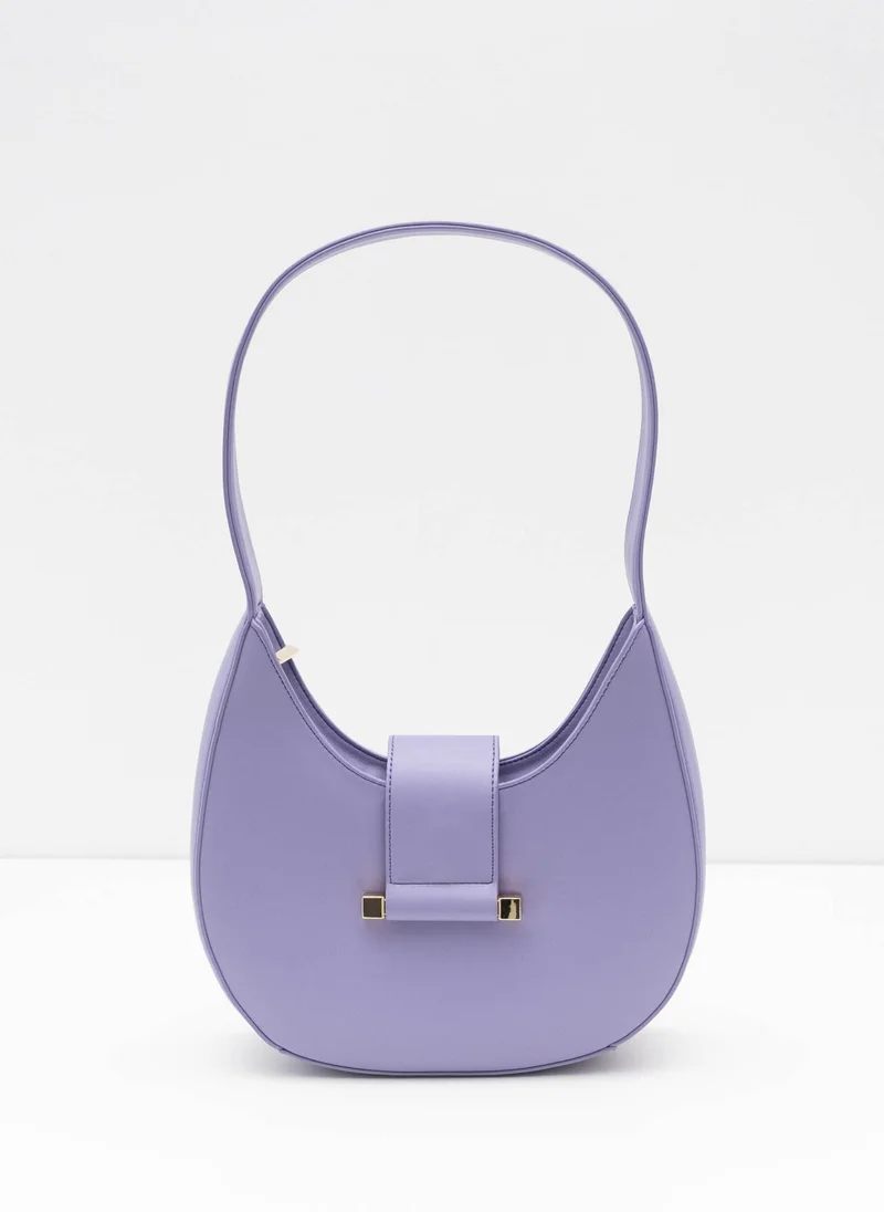 ليتشي حقيبة نصف دائرية الشكل مع حزام كتف عريض