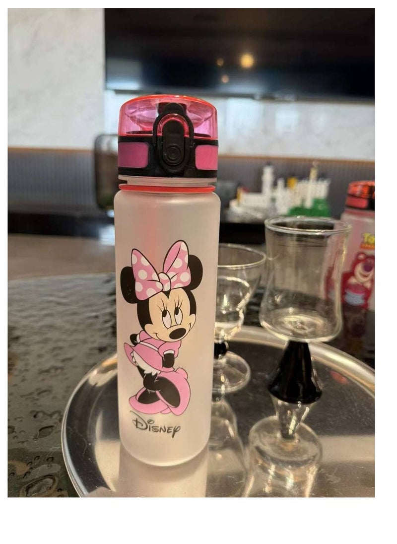 A sports water bottle with distinctive shapes with a tightly closed lid and shalimo, an excellent hygienic material for school, club or trips, shock-resistant, BPA-free.