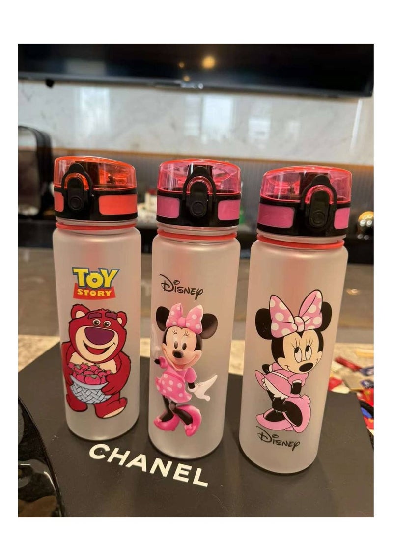 A sports water bottle with distinctive shapes with a tightly closed lid and shalimo, an excellent hygienic material for school, club or trips, shock-resistant, BPA-free.