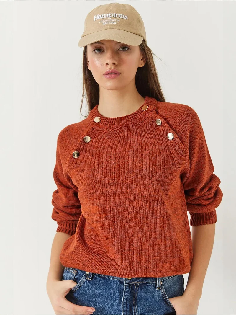 Bianco Lucci LUCCI Textured Knitwear Crew Neck Sweater with Buttons