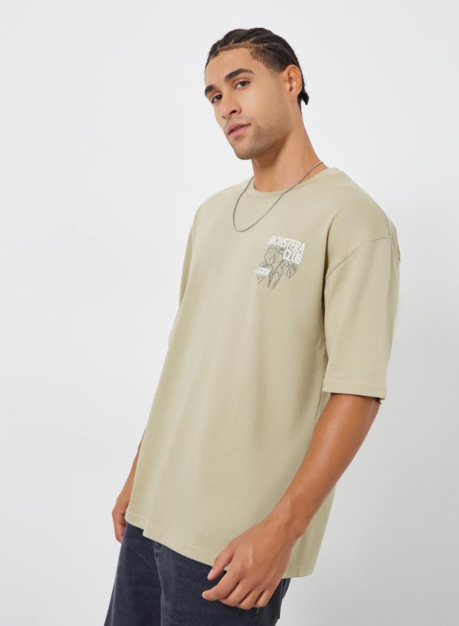 ستايلي تيشيرت بقصة واسعة وطبعة جرافيك - Image 3