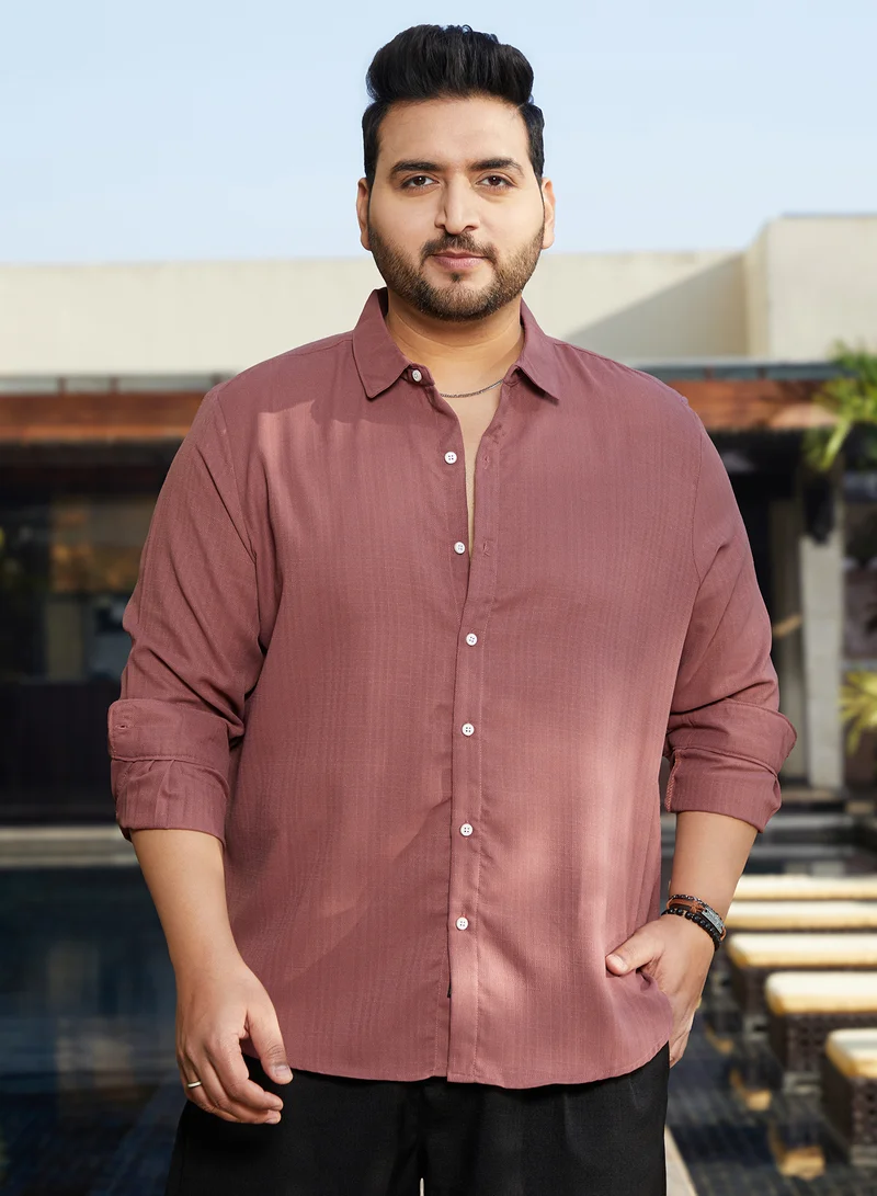 انستافاب بلس قميص رجالي أحمر خمري سادة بأزرار مقاس بلس للملابس الكاجوال بياقة ممتدة وأكمام طويلة بأساور وإغلاق بأزرار