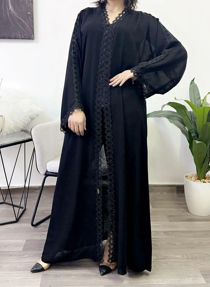 فاشون لاين عباية فاشن لاين بياقة V مع كريستال جورزيت مزدوج أسود
