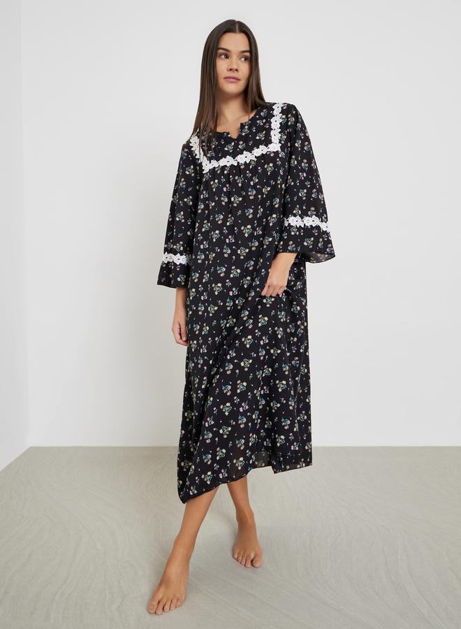 ستايلي قميص نوم بأكمام واسعة وتفاصيل دانتيل - Image 1