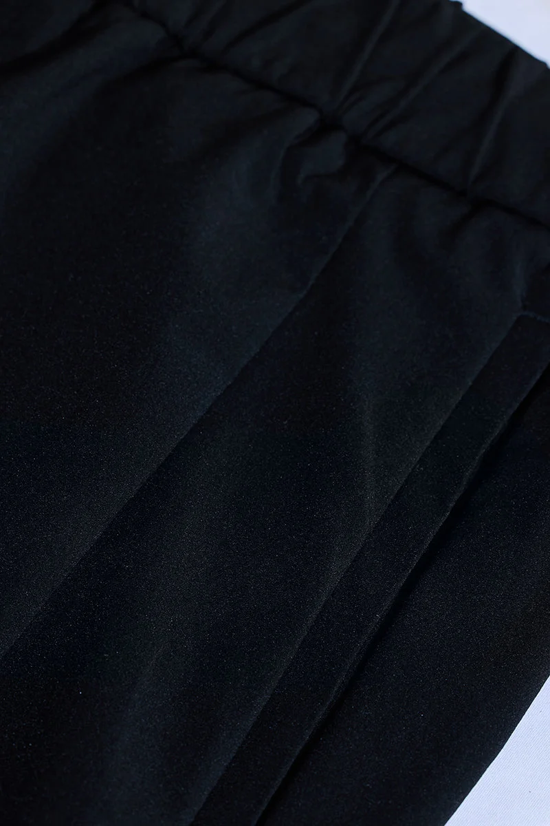 SNITCH بنطلون أسود بقصة ضيقة