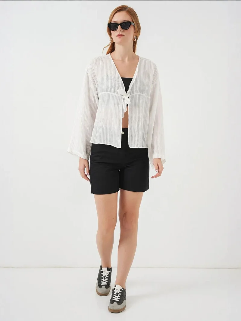 بيغ دارت بلوزة بياقة على شكل حرف  مع ربطة عنق