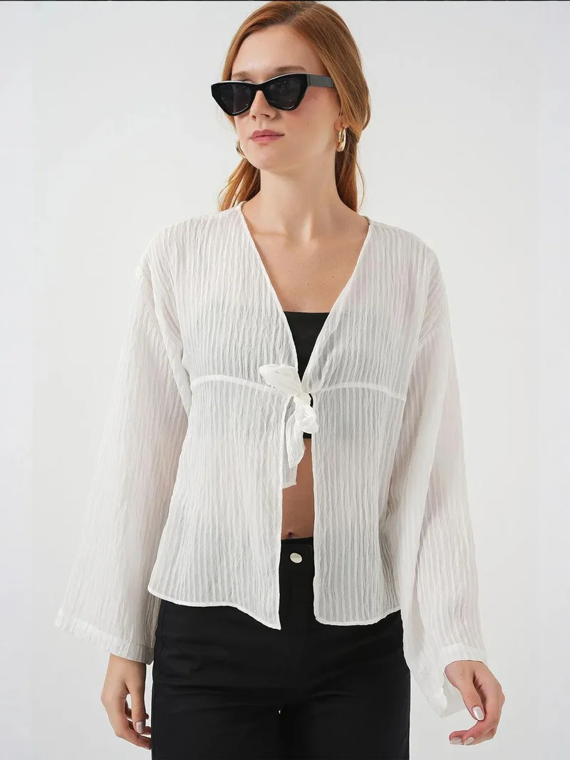 بيغ دارت بلوزة بياقة على شكل حرف  مع ربطة عنق