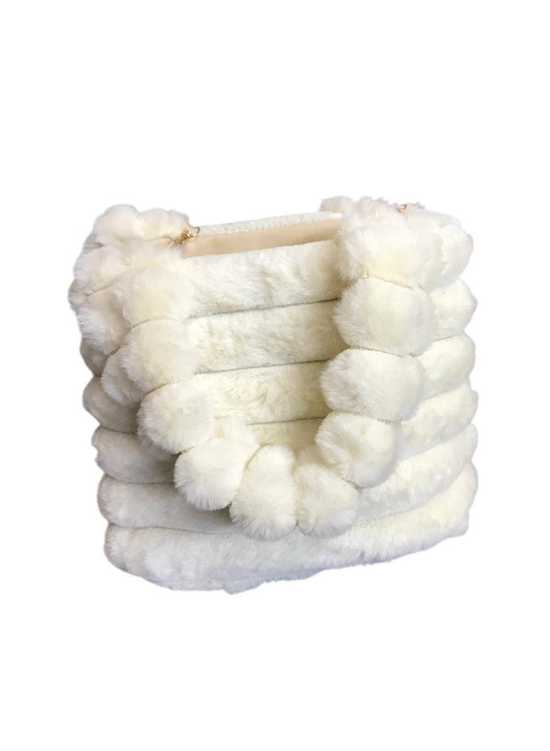 شنطة فرو متوسطة الحجم هاند وكروس بسلسلة دهبي – تصميم أنيق للنساء - Image 4