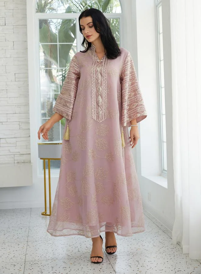 تايك تو جلابية نسيج بارز مزينة بأكمام ذات شرابات