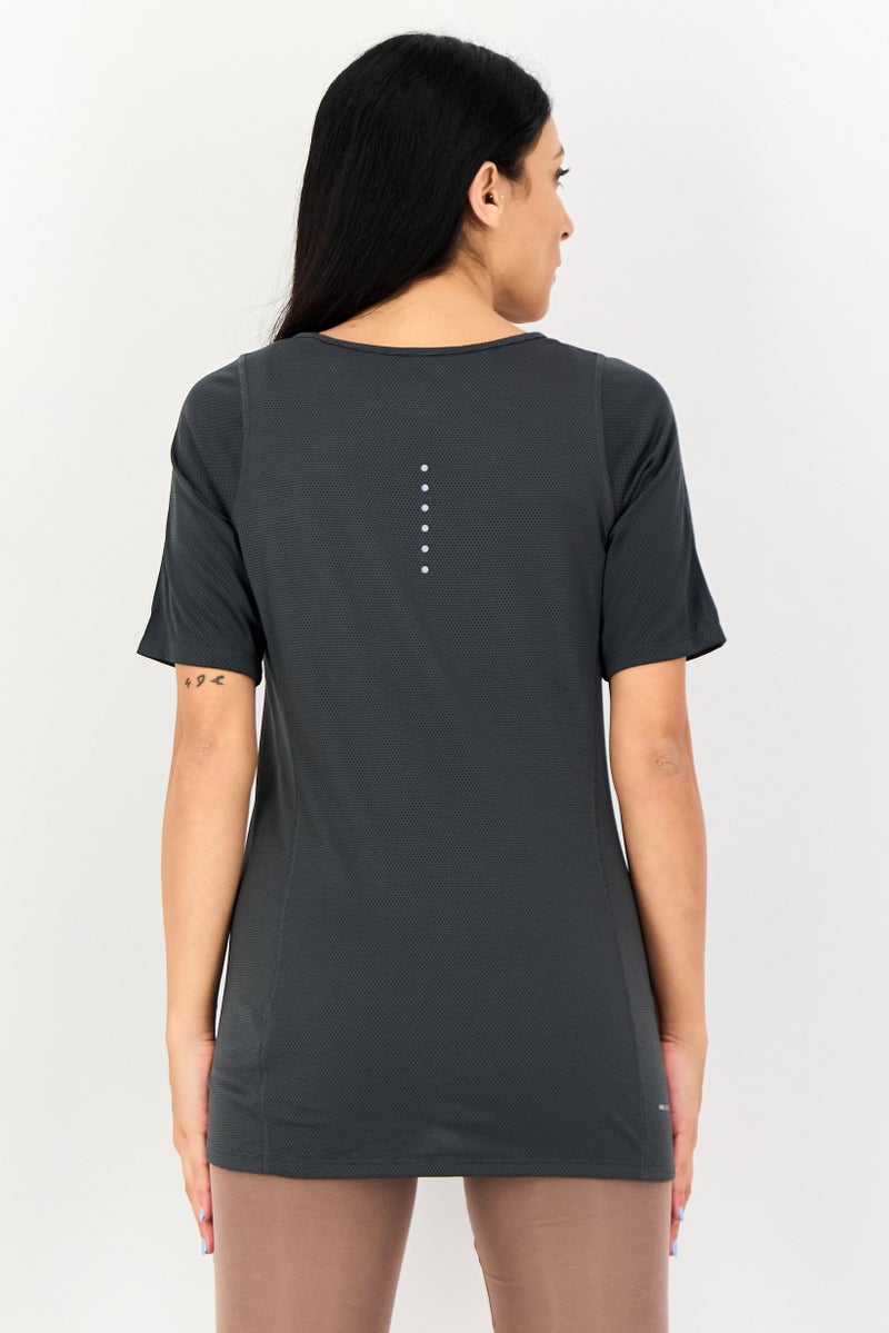 Nike تي شيرت جري للنساء بأكمام قصيرة من دري فيت، رمادي غامق - Image 3