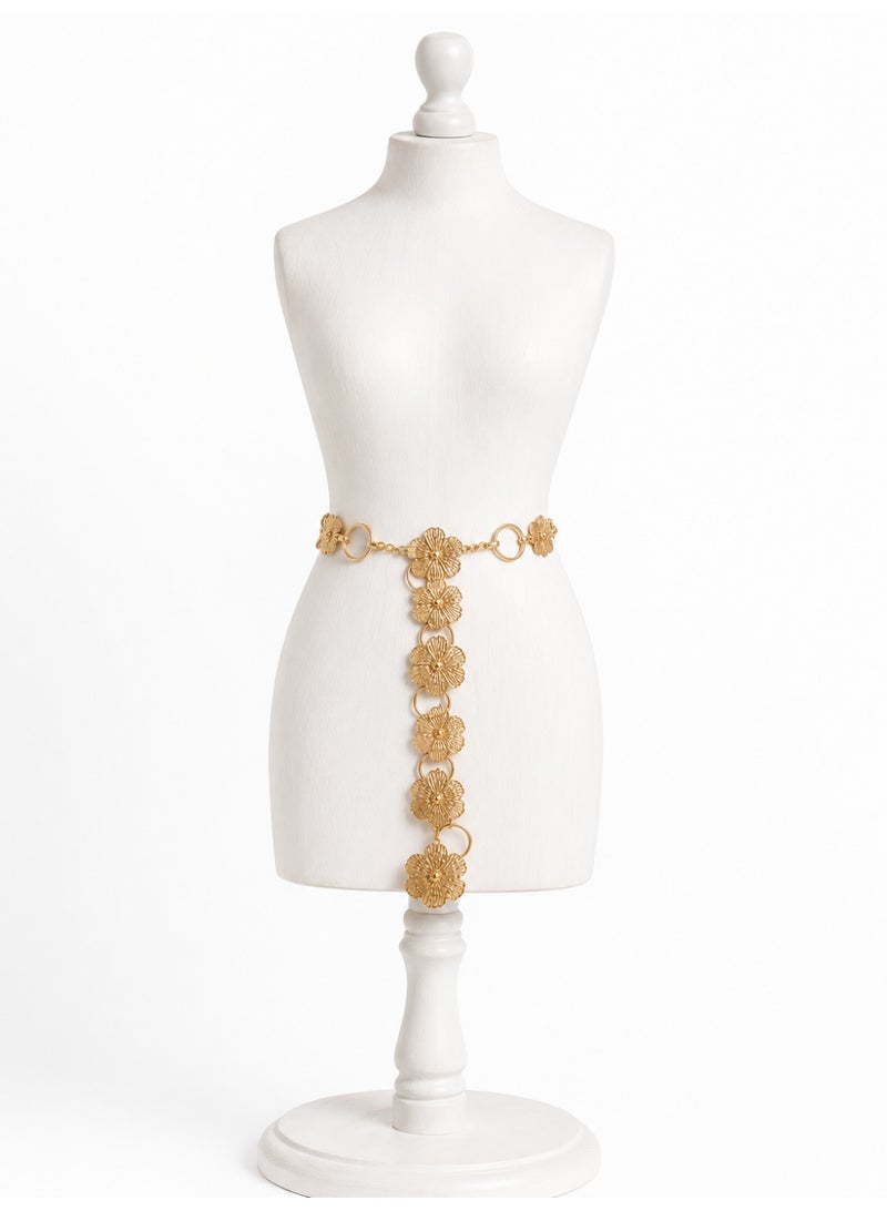 A waist chain or belt for women and girls, a gold accessory suitable for casual looks and everyday wear, a stylish daily accessory, suitable for all seasons. One piece.