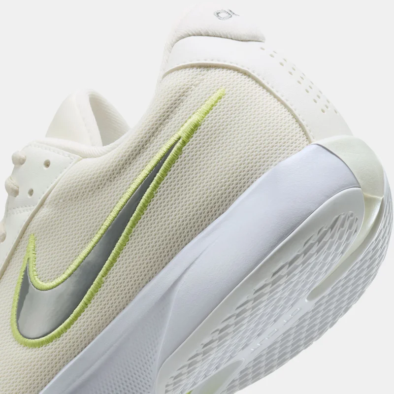 Nike Men's G.T. Cut Academy Basketball Shoes