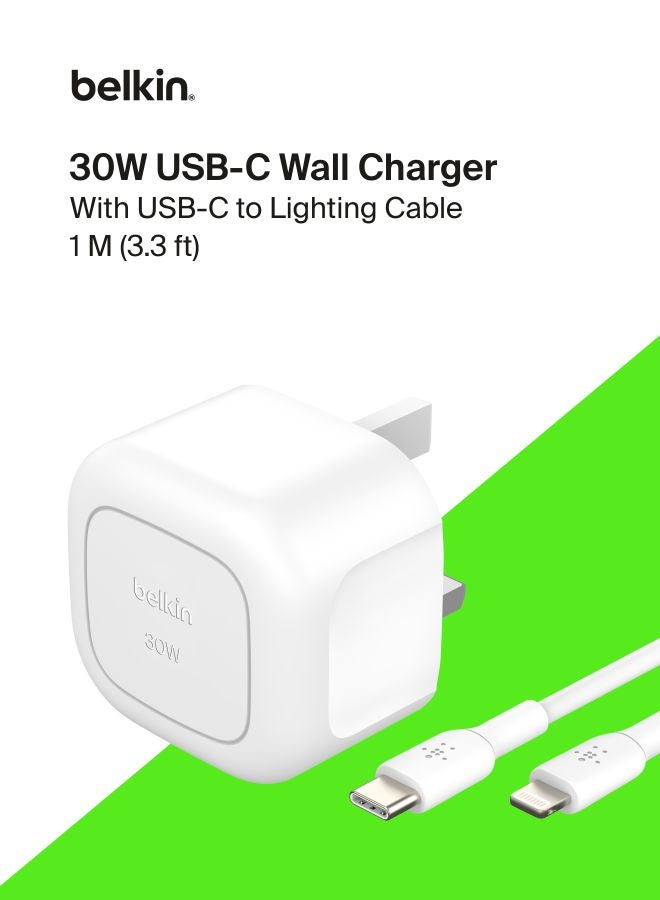 شاحن حائط Belkin BoostCharge صغير الحجم 30 واط، شحن سريع مع توصيل الطاقة بمنفذ USB-C مناسب للسفر لهواتف Apple iPhone وSamsung Galaxy وiPad وAirPods والأجهزة اللوحية مع كابل USB-C إلى Lightning - أبيض