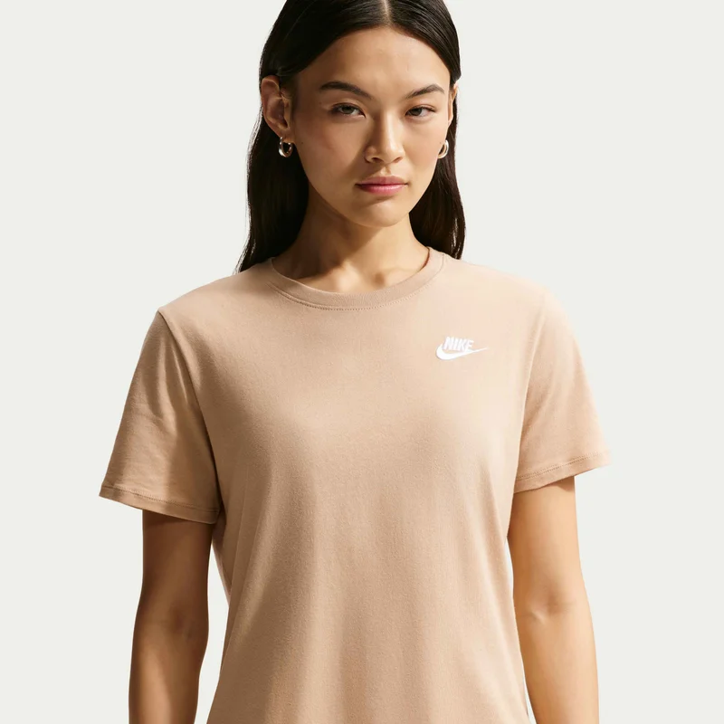 Nike Women's Sportswear Club Essentials T-Shirt