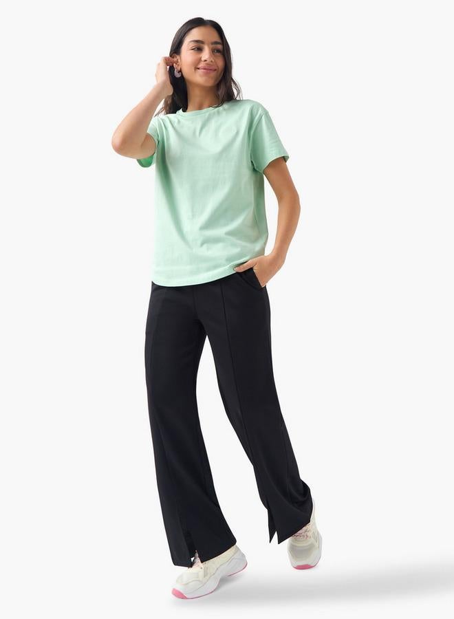 كابا تيشيرت كابا بياقة دائرية وتفاصيل شعار وأكمام قصيرة - Image 2