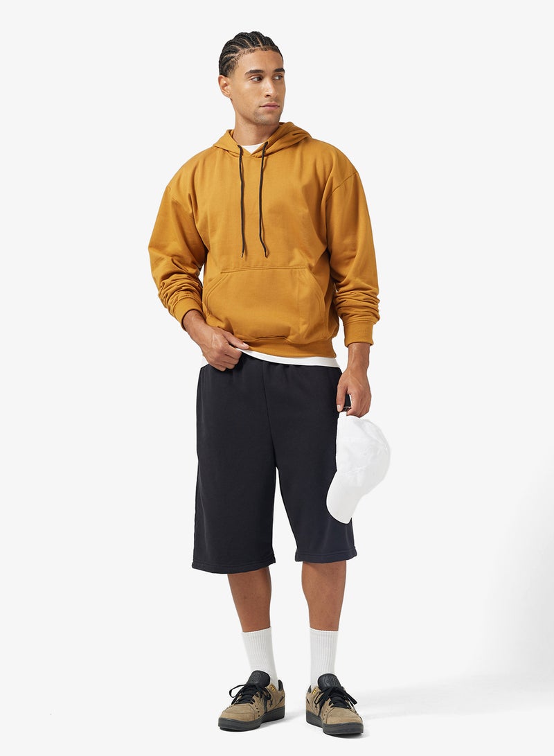 سفنتي فايف شورت واسع بطبعة جرافيك - Image 2