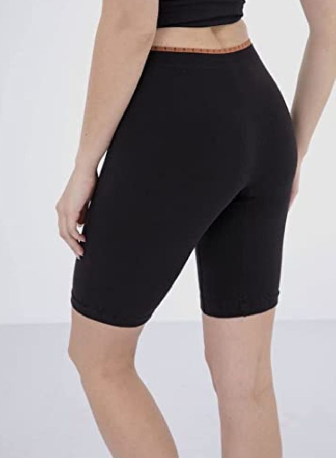 Carina Women's shorts in a cotton blend with a knee length and a mid rise waist - Image 2