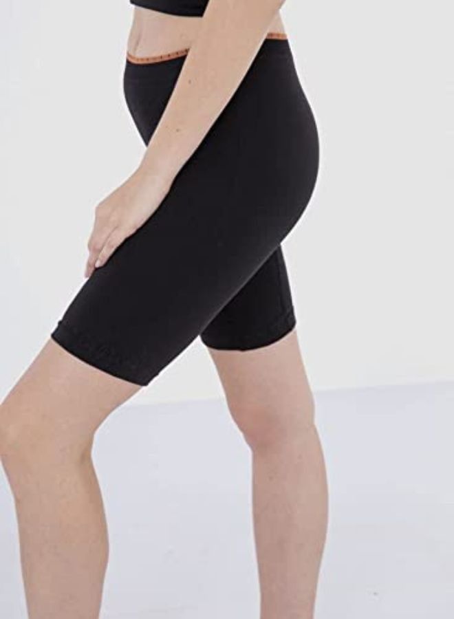 Carina Women's shorts in a cotton blend with a knee length and a mid rise waist - Image 5