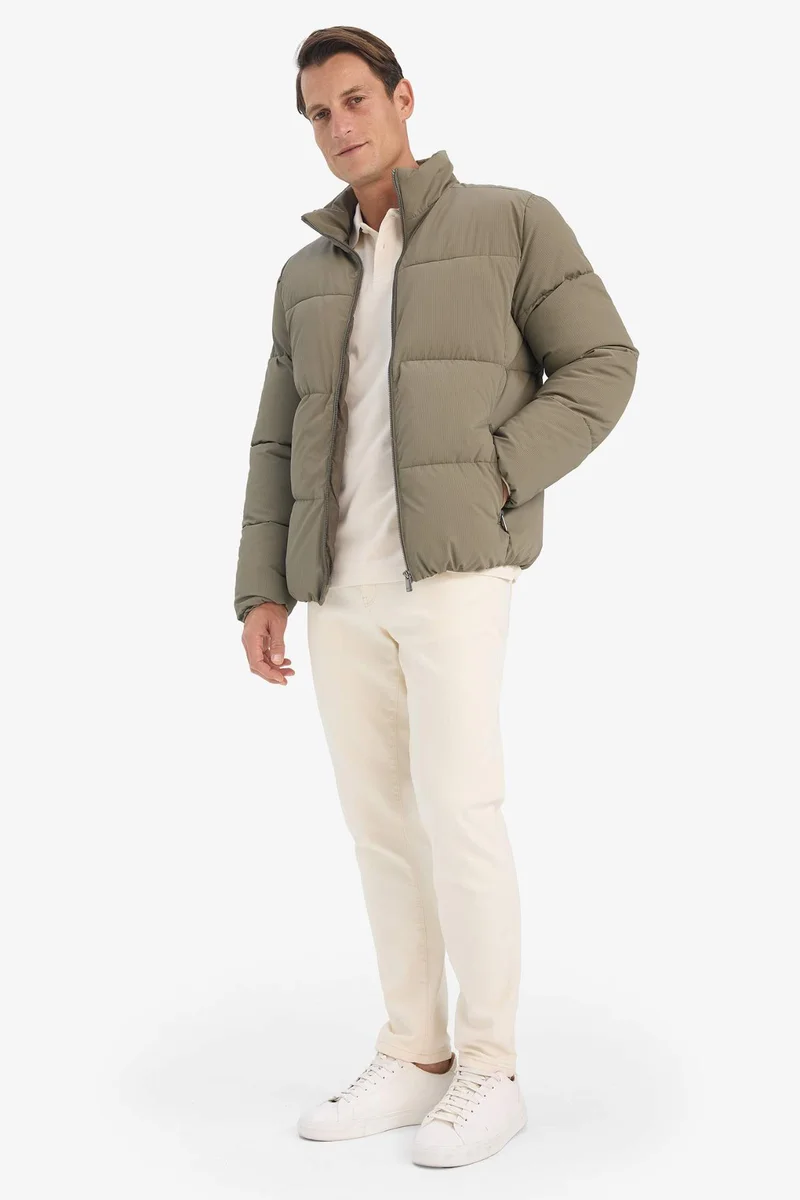ديفاكتو Regular Fit Waterproof High Neck Zippered Puffer Jacket