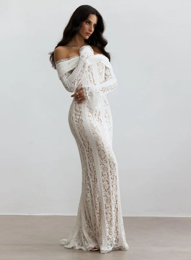 سنفير فستان ماكسي دانتيل مكشوف الكتفين من إميلي