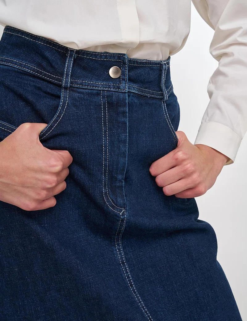 كايرا تنورة جينز مقسمة باللون الكحلي