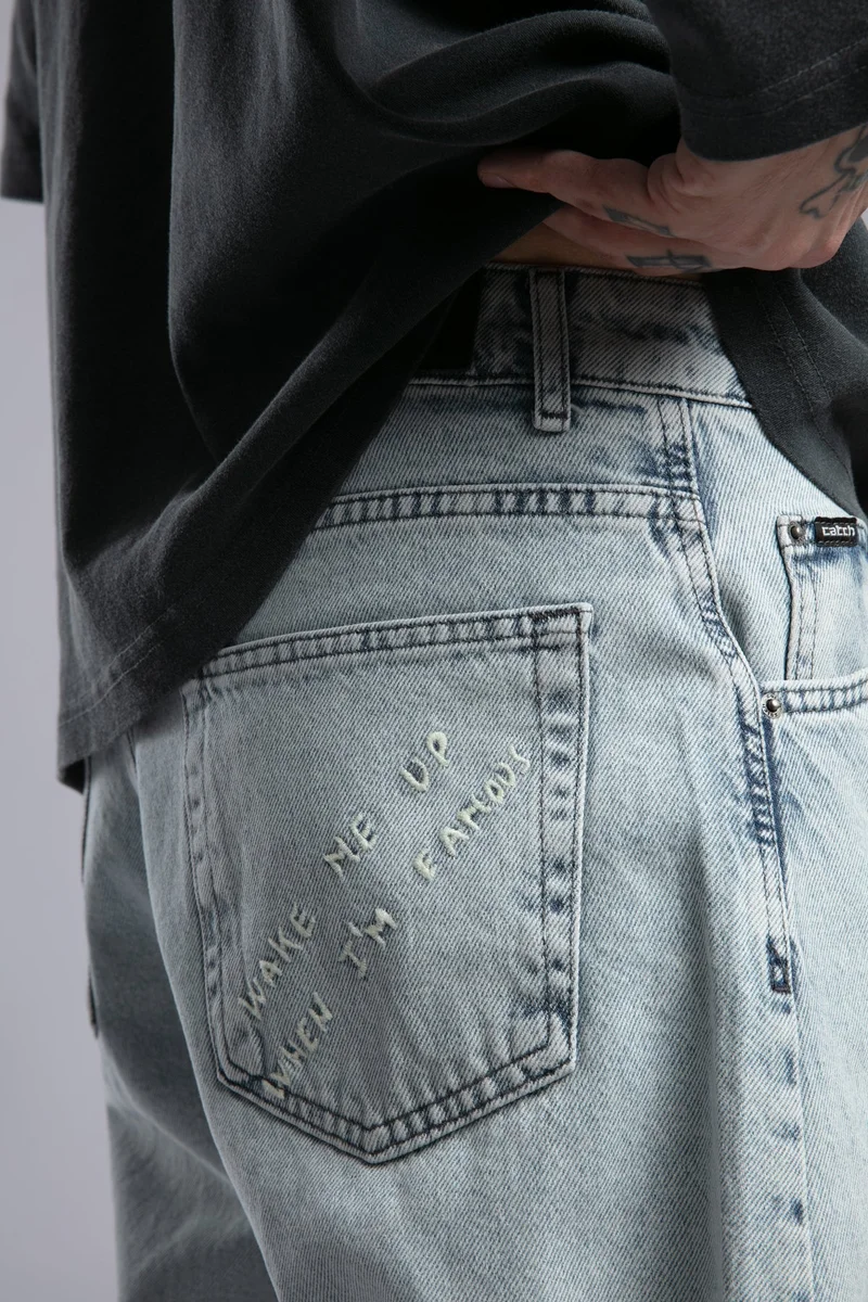 كاتش بنطلون جينز فضفاض مطرز