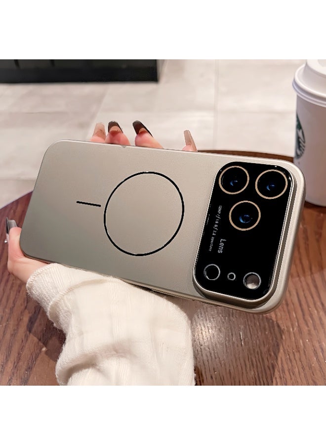 مونوج حافظة لـ iPhone 17 Pro Max مغناطيسية، متوافقة مع MagSafe، مزودة بحماية عدسة الكاميرا مدمجة، بلون تيتانيوم أصفر رملي - Image 1