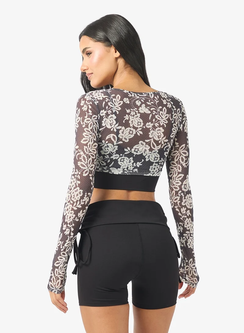 فورورد بلوزة شبكية بطبقات مزينة بالزهور مع فيست