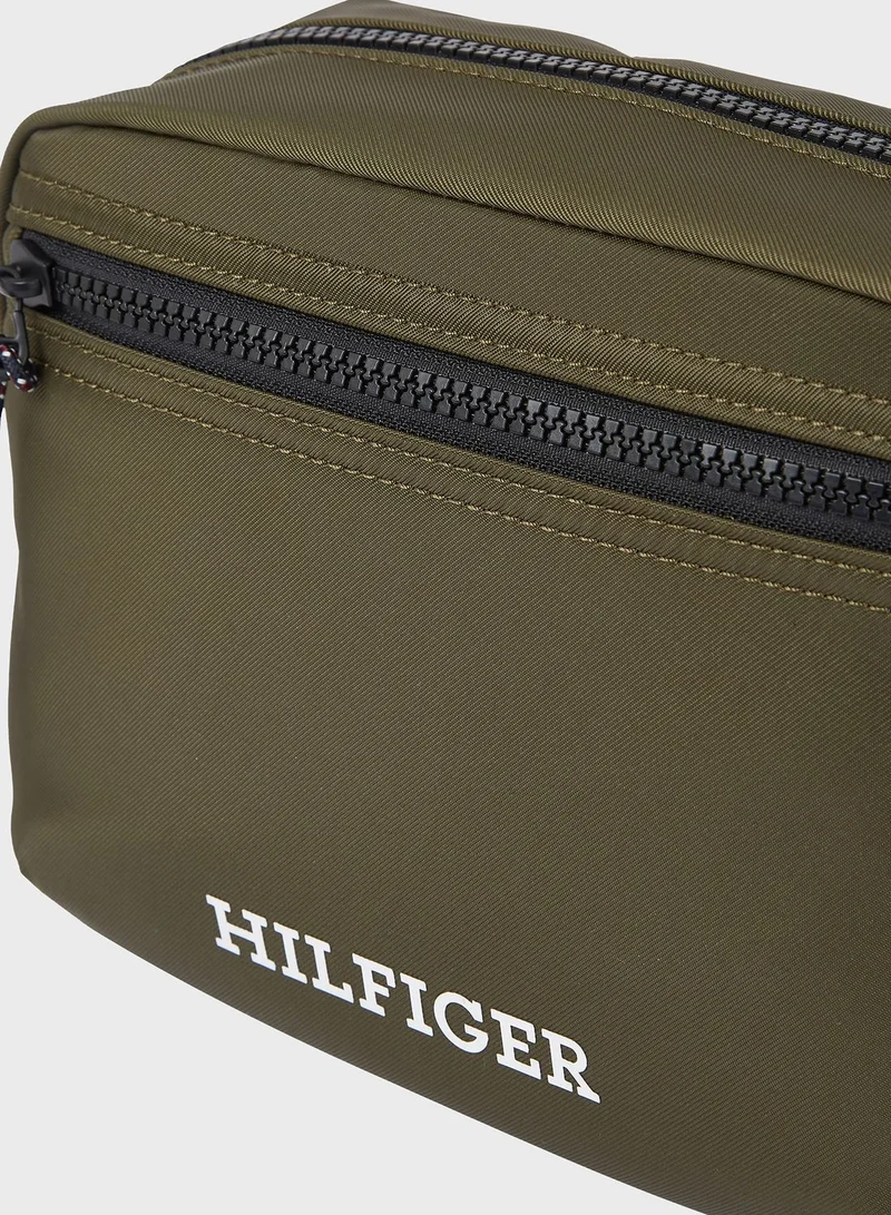 TOMMY JEANS Logo Messenger Bag