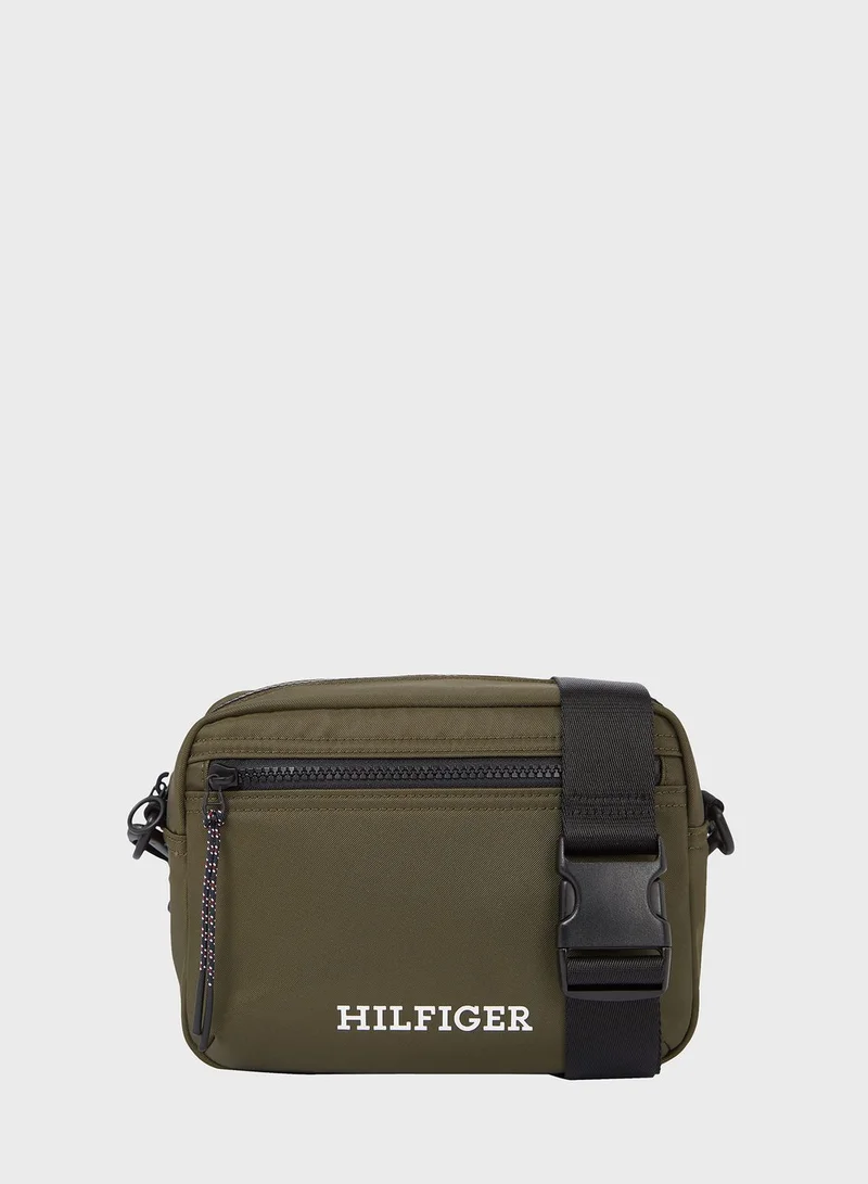 TOMMY JEANS Logo Messenger Bag
