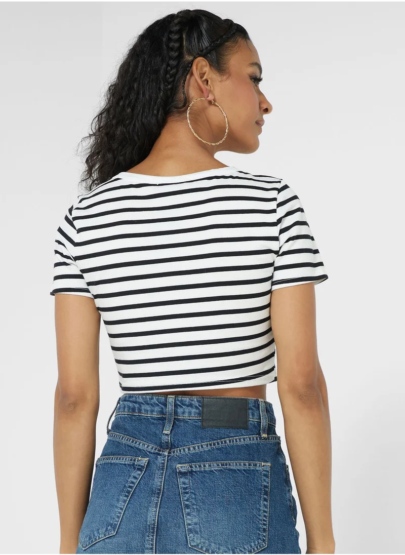 جينجر Soop Neck Stripe Cropped T-shirt