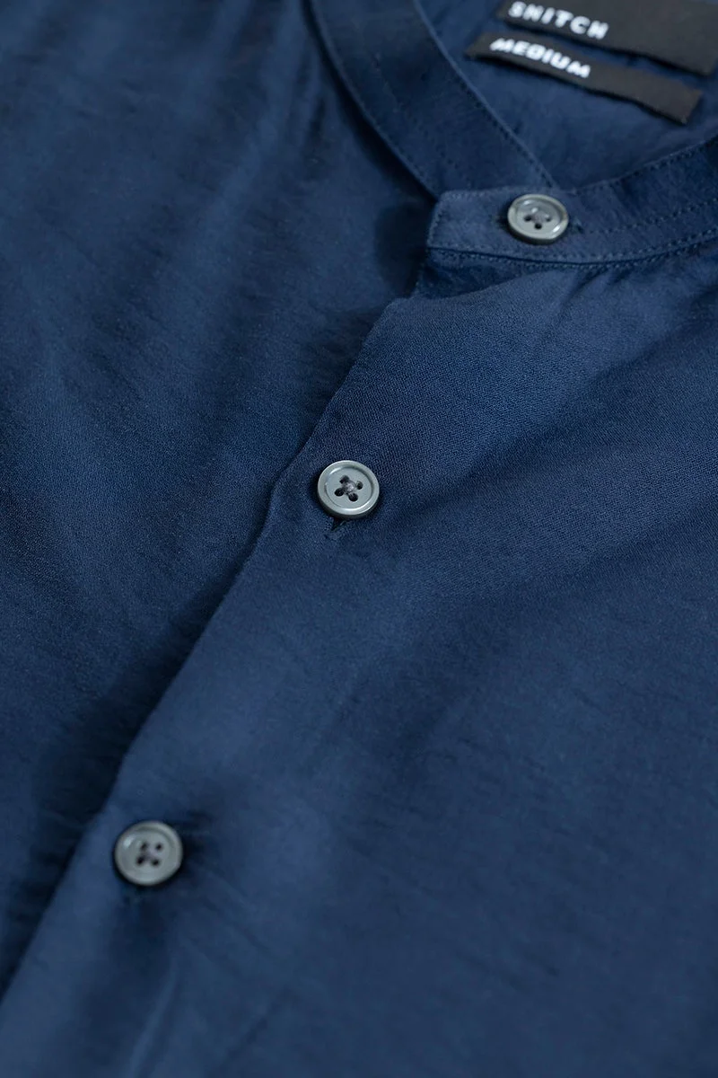 سنيتش قميص كالستا كحلي بياقة ماندارين