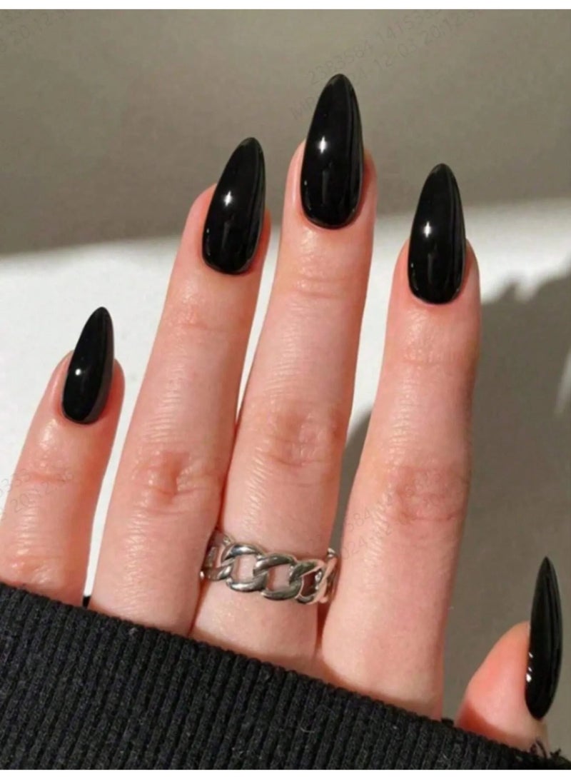 Almond shaped fake nails. The box contains 24 nails with a nail file and glue - Image 1