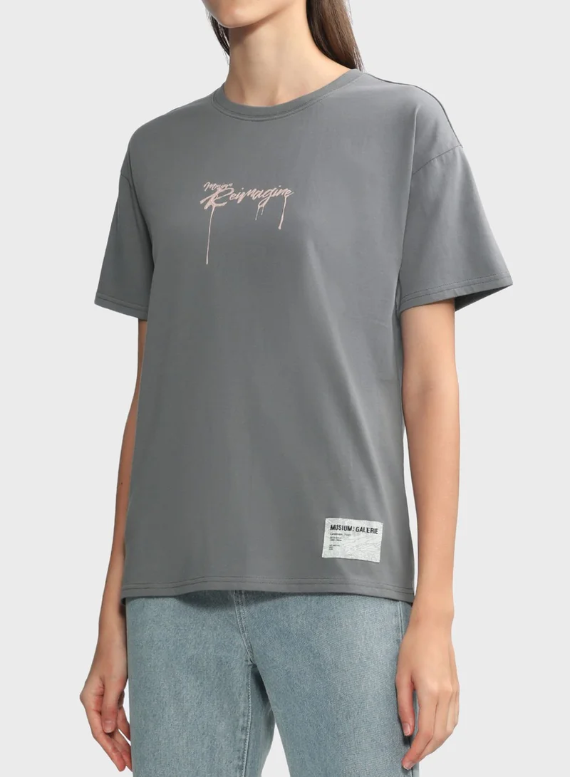 MUSIUM DIV. Logo T-Shirt