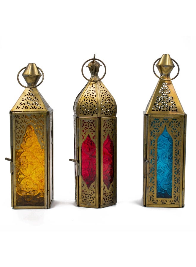 سوق ديزاينز فوانيس عربية - معدن ذهبي مع زجاج أصفر وأحمر وأزرق - حوامل شموع مغربية، فوانيس رمضان، زينة عيد الفطر وديوالي، طقم فوانيس ديكور منزلي لعيد الميلاد مكون من 3 قطع - Image 1