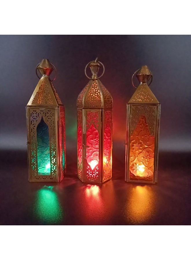 سوق ديزاينز فوانيس عربية - معدن ذهبي مع زجاج أصفر وأحمر وأزرق - حوامل شموع مغربية، فوانيس رمضان، زينة عيد الفطر وديوالي، طقم فوانيس ديكور منزلي لعيد الميلاد مكون من 3 قطع - Image 3