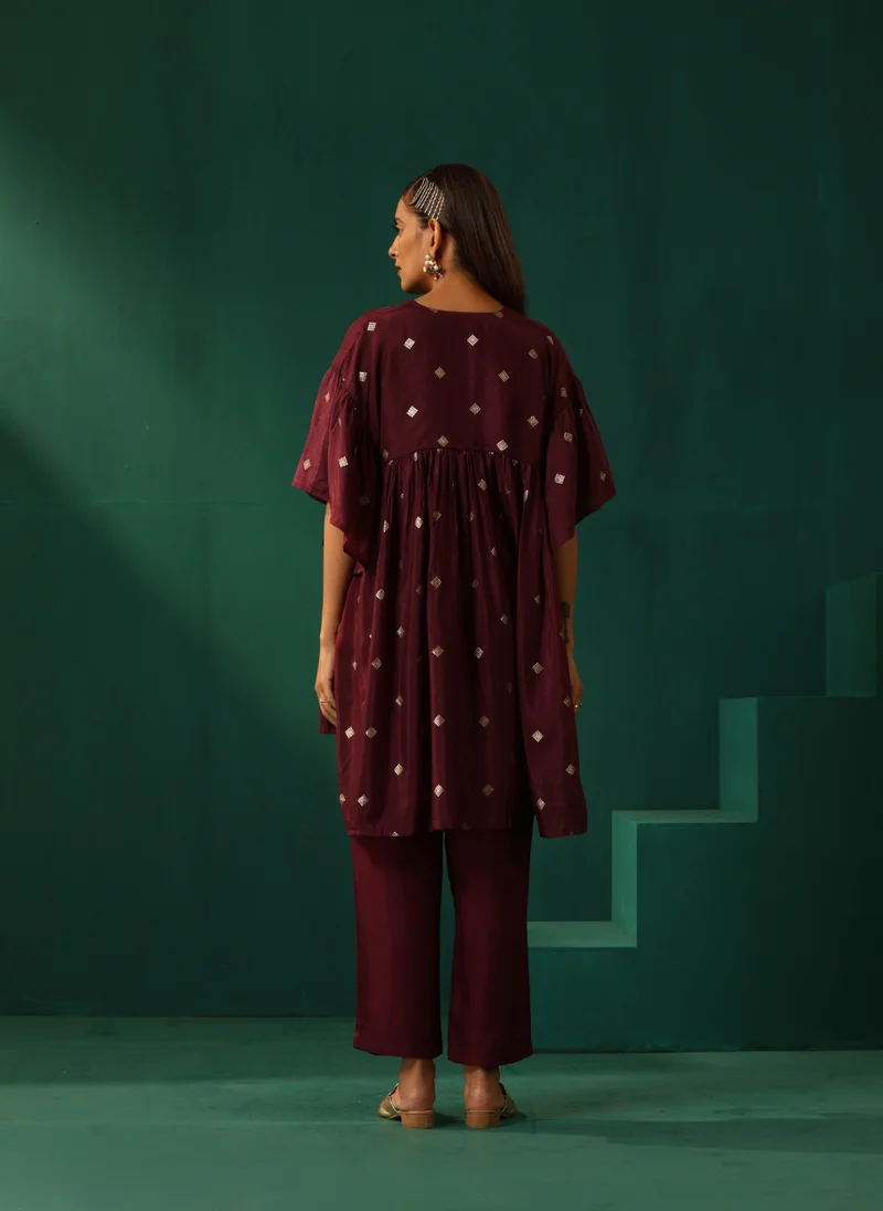 ترو برونز طقم حرير فيسكوز براونز نبيتي مرصع بالألماس