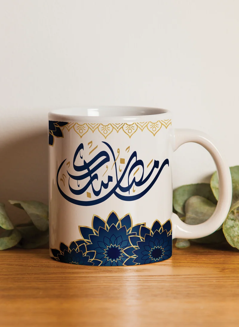 لوحة كوب ١١ أونصة من السيراميك بتصميم رمضان مبارك مع زهور