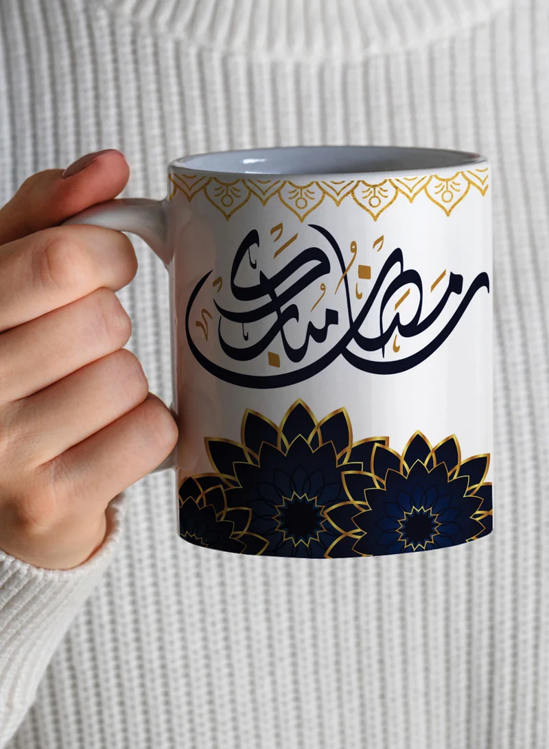 لوحة كوب ١١ أونصة من السيراميك بتصميم رمضان مبارك مع زهور