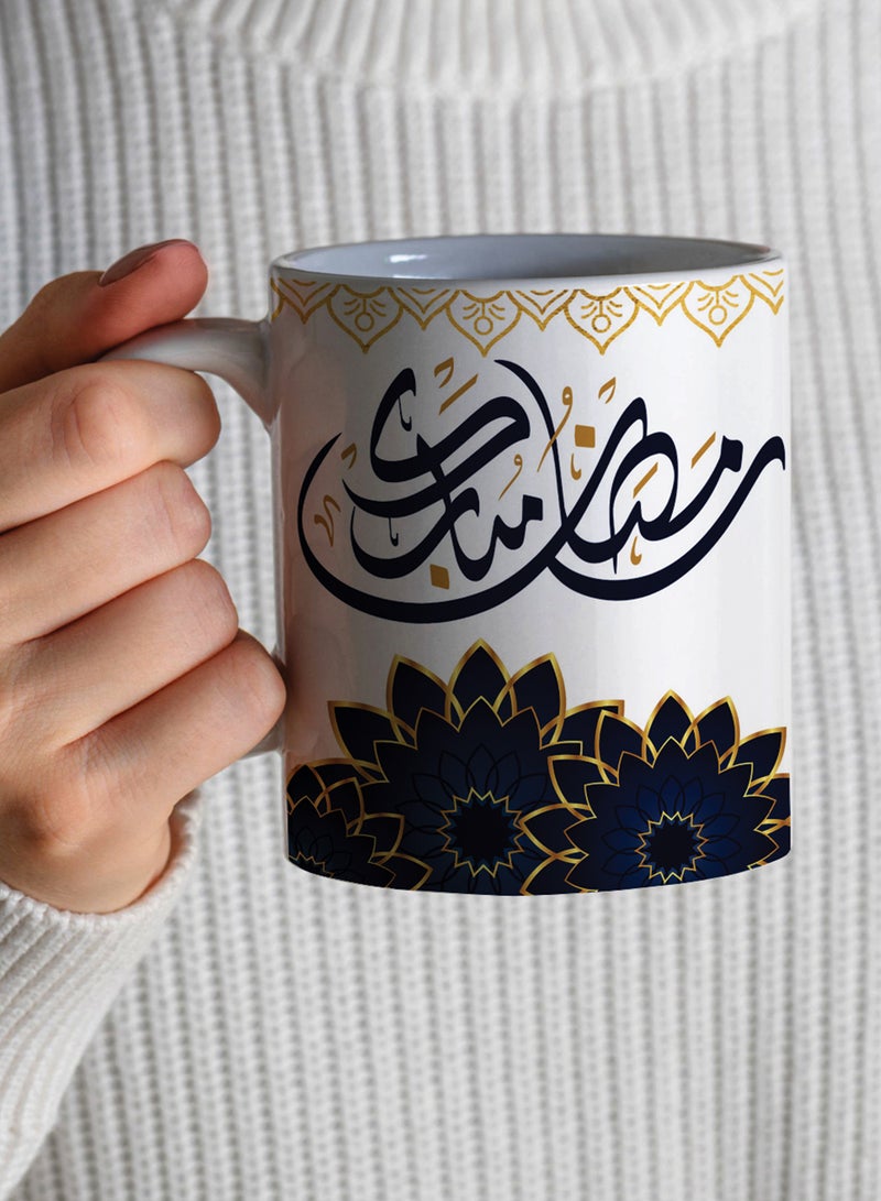 لوحة كوب ١١ أونصة من السيراميك بتصميم رمضان مبارك مع زهور - Image 2