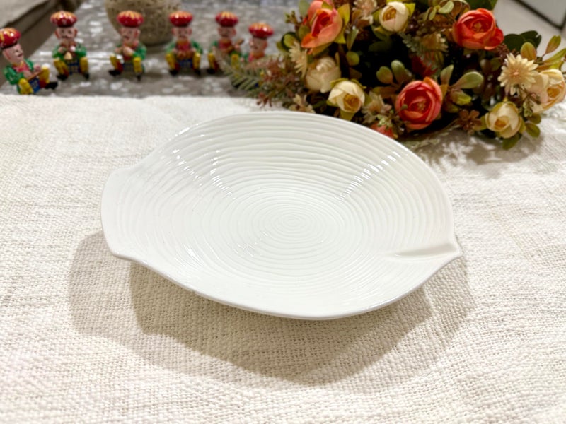 ALTAICA Modern White Ceramic Serving Bowl with Ripple Pattern Design, Decorative Dinnerware Plate - Image 4