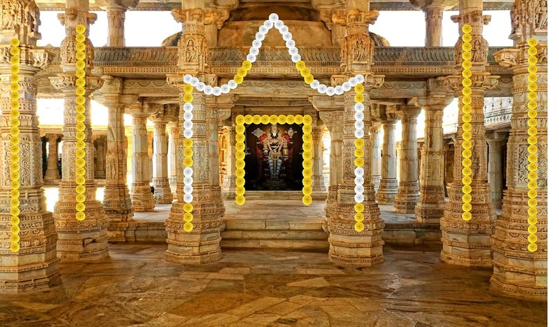 Backdropon قماش خلفية تصميم معبد فينكتشوار بالاجي للبويا التقليدية/ستارة خلفية للمهرجان بحجم 5 أقدام ارتفاع و8 أقدام عرض (5 * 8) - Image 1